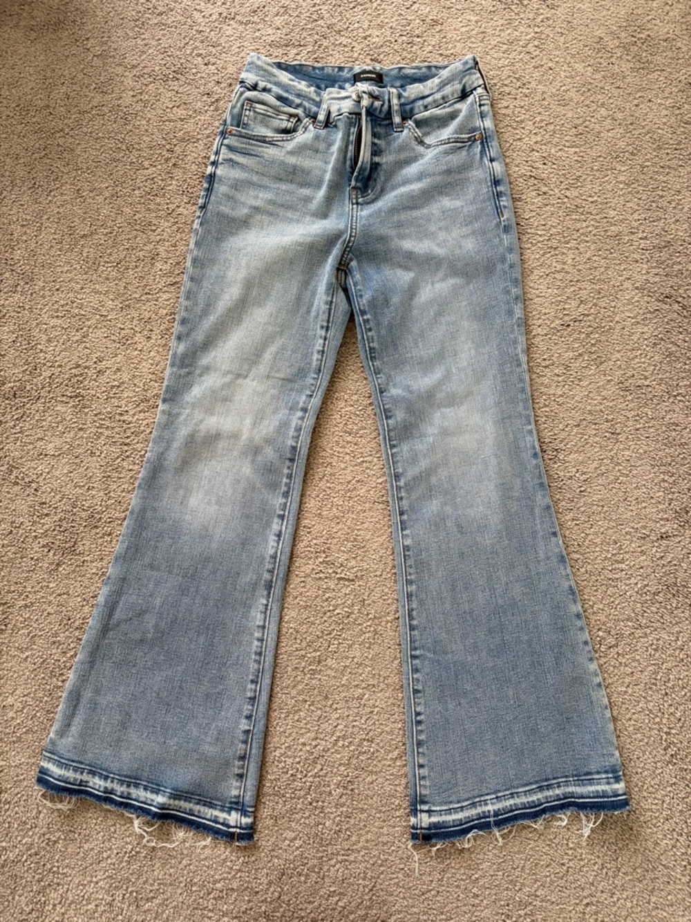 Light Wash Frayed Hem Straight-Leg Jeans